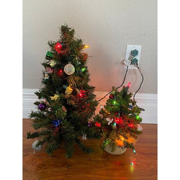 Set of 2 Mini Artificial Christmas Trees With lights - Picture 1 of 7